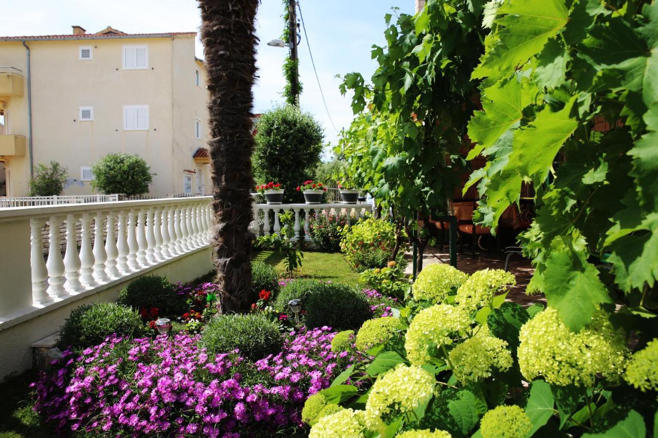 Apartments Rino Vodice Buitenkant foto
