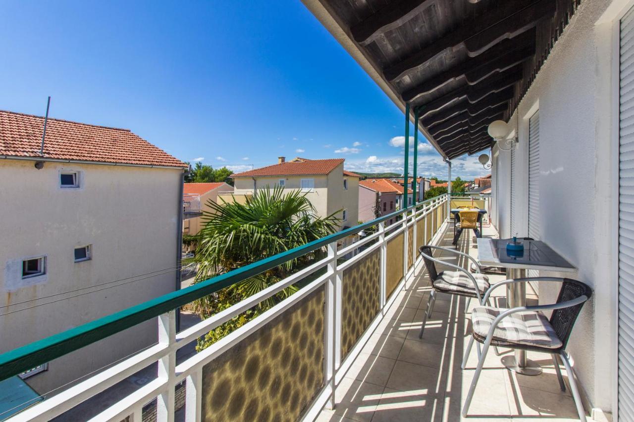 Apartments Rino Vodice Buitenkant foto