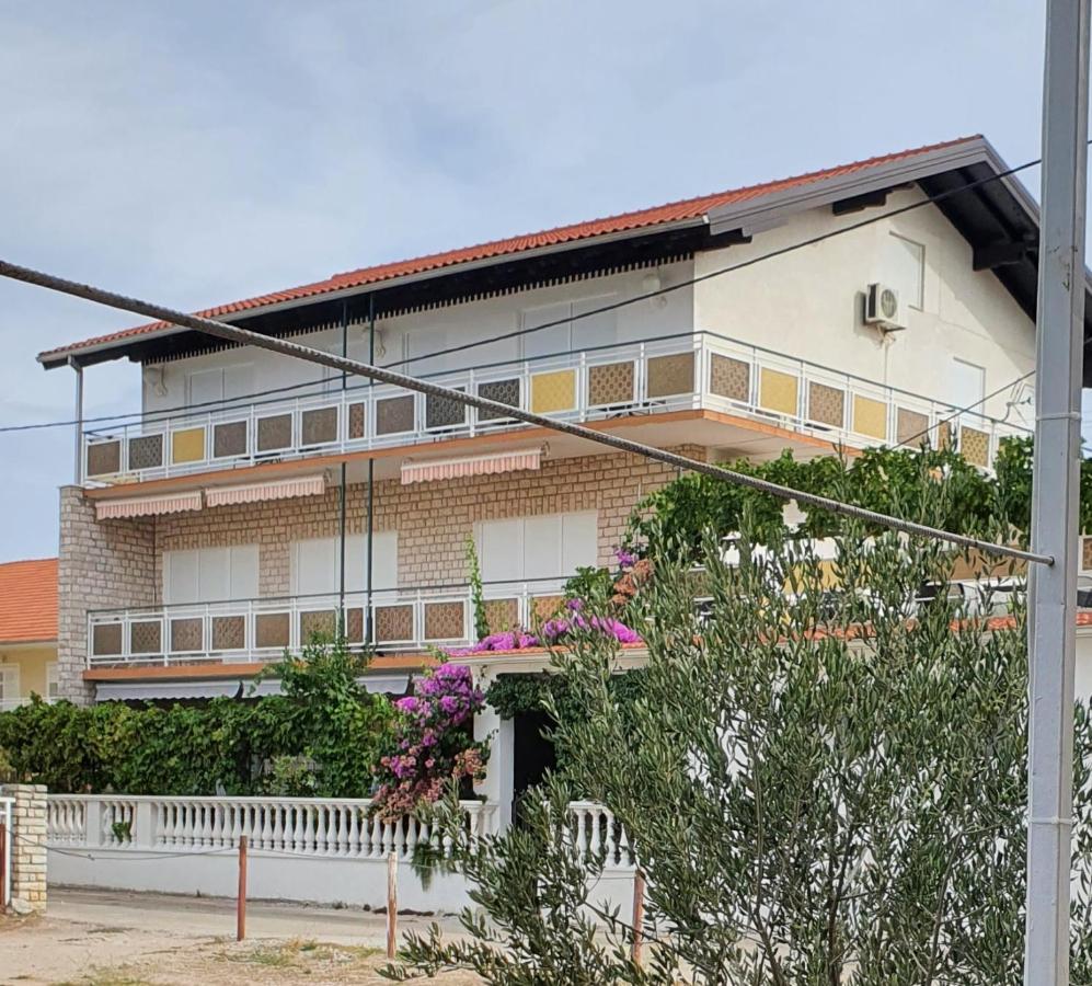 Apartments Rino Vodice Buitenkant foto